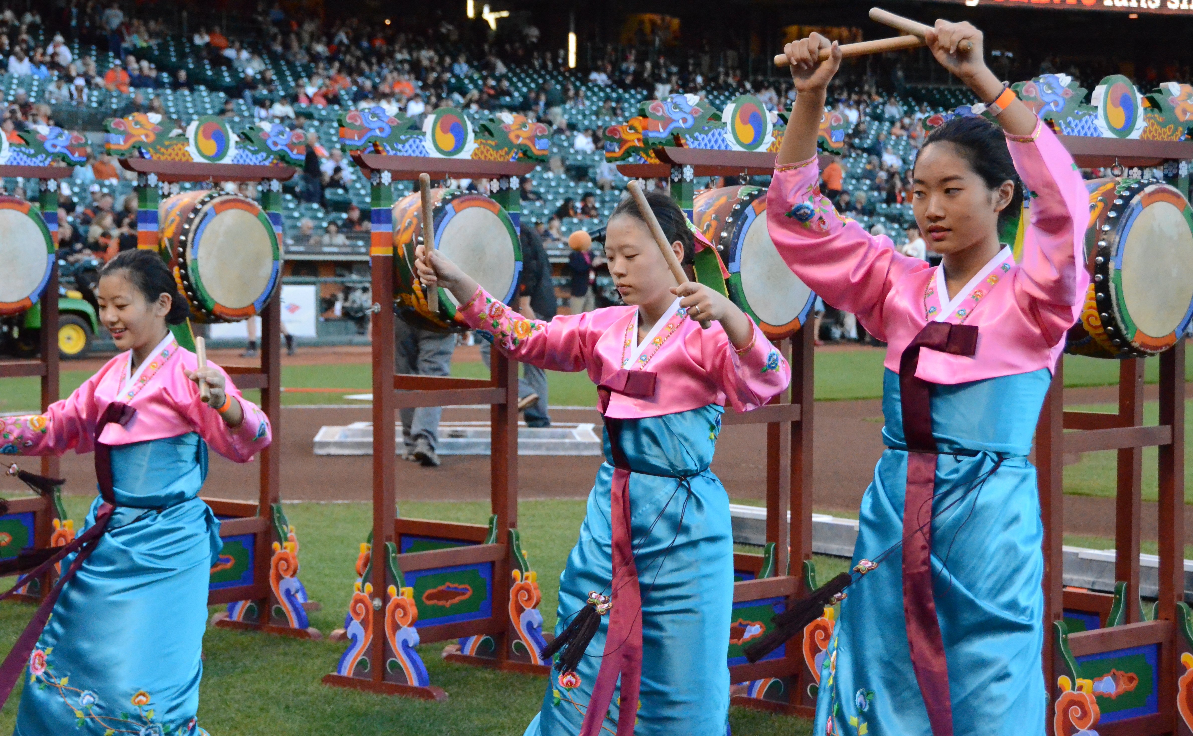 Linceblog: Another Asian-themed night at AT&T Park, but only the