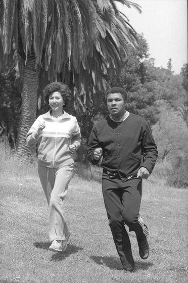 March Fong Eu jogs with Muhammad Ali