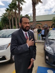 Sheikh, Sabika Rep Al Green pays his respects as hearst is loaded into hearst