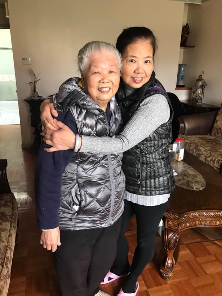 Yik Oihuang with her granddaughter Susanna Yee