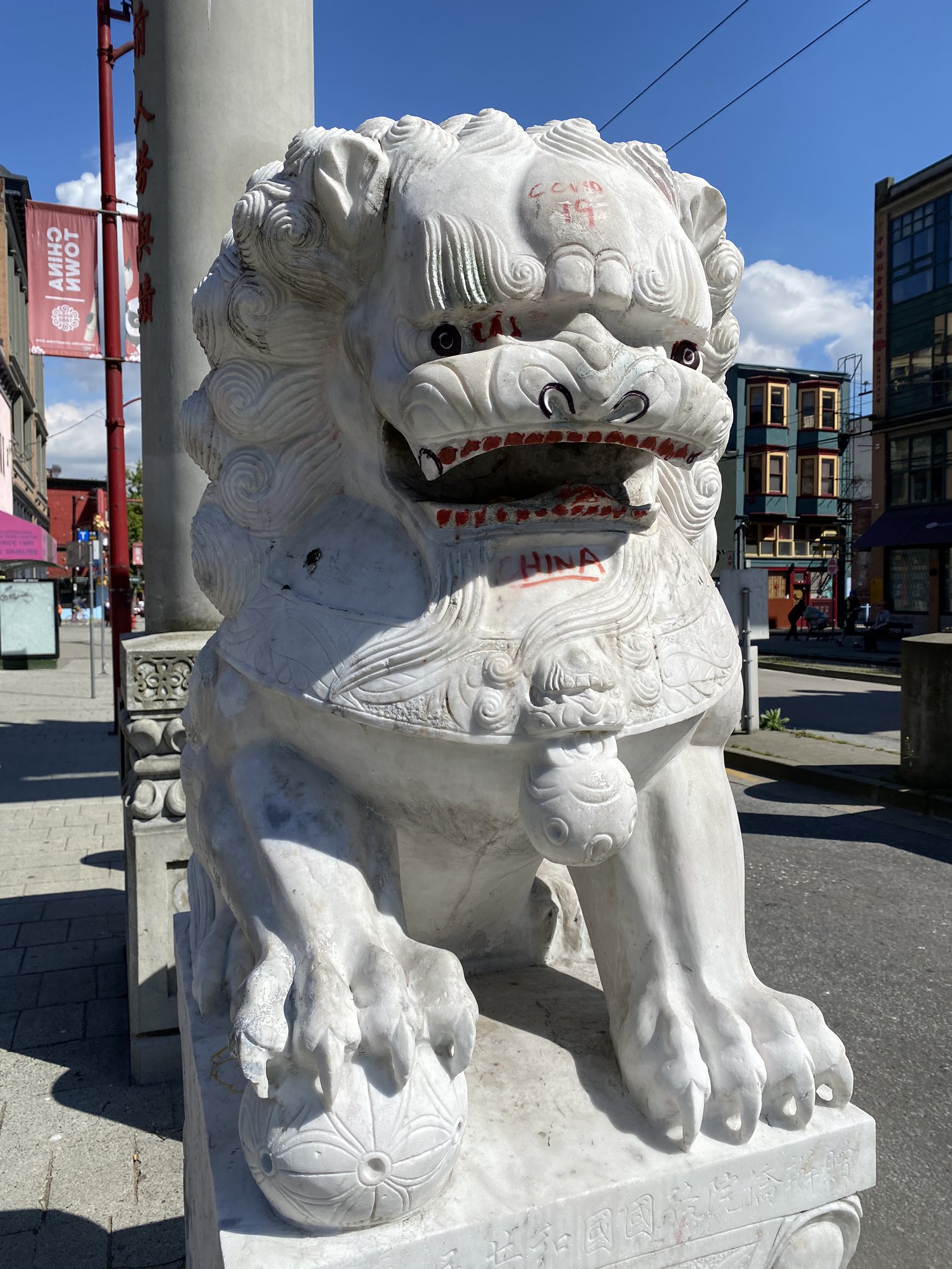 Vancouver lion vandalized