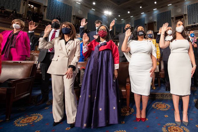 Marilyn Strickland sworn into Congress wearing hanbok