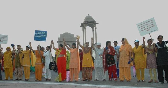 A formation of human chain at India Gate by the women from different walks of life at the launch of a National Campaign on prevention of violence against women, in New Delhi on October 02, 2009.