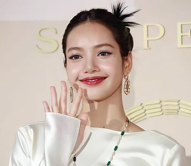 Lisa Rumored To Be Dating TAG Heuer's CEO, Frederic Arnault