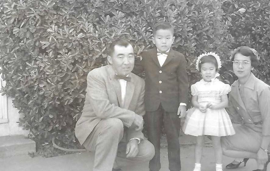 Eric and Mary Andow with children Larry and Jan, 1960