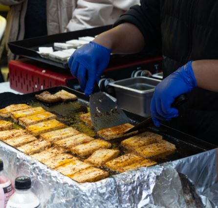 The making of sizzling tofu from Missing House at Dragon Fest.. (By Kathy Ou for AsAmNews)