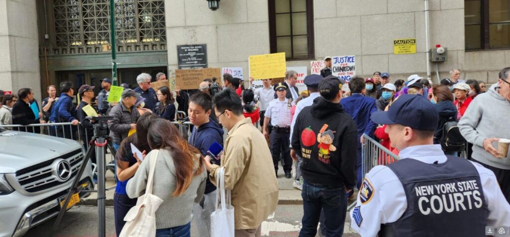 About 200 protesters picket the offices of Manhattan DA Alvin Bragg