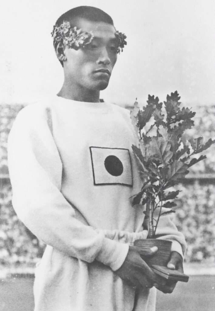 "Der traurigste aller Olympiasieger" - the saddest Olympian: Sohn_Kee-chung during the marathon medal ceremony on Aug. 9, 1936 at the Berlin Summer Olympics. Der Spiegel
