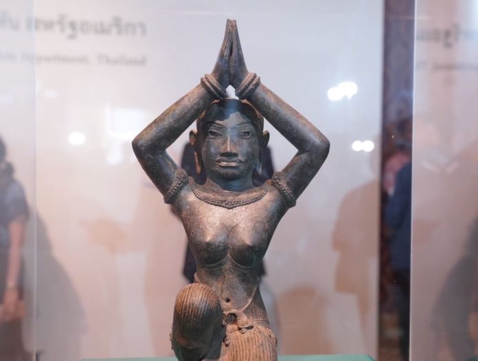 Thai kneeling woman statue stolen from Thailand is returned