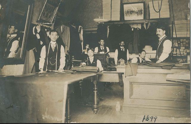 Kishiro Yamashita is at far left with a measuring tape around his neck standing before a
broad table, 1899.
Courtesy: Yamashita Family Papers. MS 411. Special Collections and Archives, University Library,
University of California, Santa Cruz
