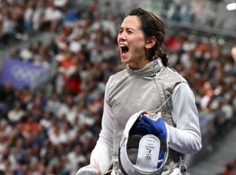 Lee Keifer celebrates her gold medal victory in fencing at the Paris Summer Olympics 2024
