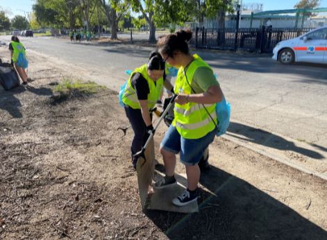 Hmong Youth and Parents United participate in the Clean California program