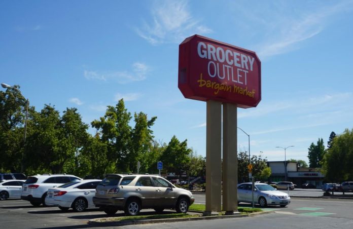 Signage outside Grocery Outlet in Sacramento